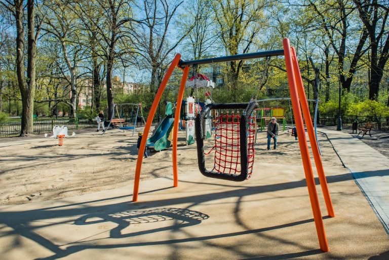 Place zabaw są zbyt bezpieczne [WYWIAD]