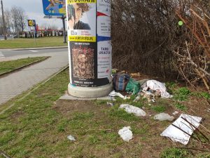 Śmieci wokół dróg. Sprzątanie kosztuje krocie