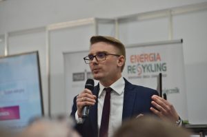 Przyszłość zielonej energii. W co inwestować, na jakie przepisy uważać?