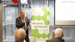 Klastry odpadowe przyszłością recyklingu? Ważne dyskusje na targach Plastpol