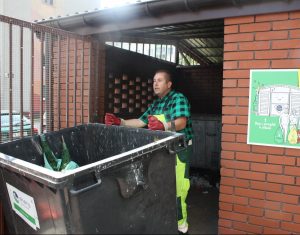 Segregacja śmieci 2021. Jak segregować odpady? [PORADNIK]