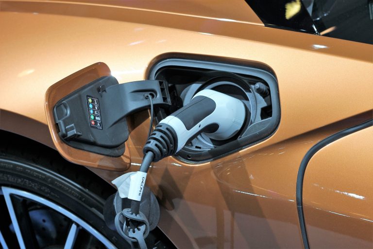 Za sześć lat 300 tys. aut elektrycznych w Polsce?