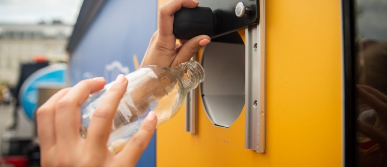 Automat do recyklingu butelek w Warszawie