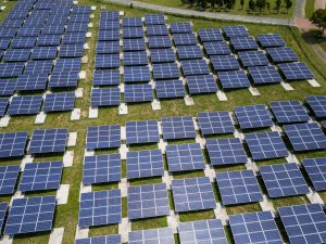 PGE będzie budować elektrownie słoneczne na terenach PKP