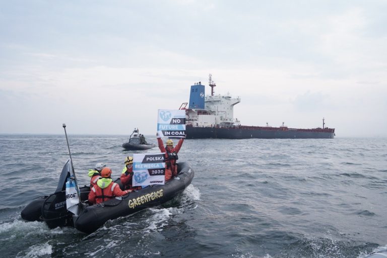 Greenpeace blokuje import węgla do Polski. Są zatrzymani