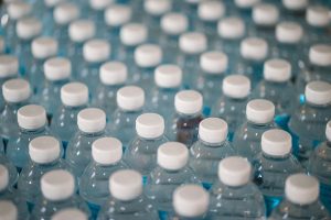 Kiedy producenci zapłacą za opakowania? Czasu coraz mniej