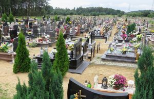 Cmentarz to także park. Jak o cmentarze dbają gminy w Polsce?