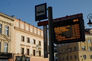 O jakości powietrza informują na przystankach