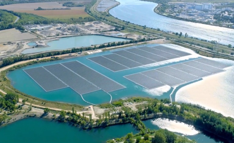 Największa pływająca farma fotowoltaiczna powstała we Francji