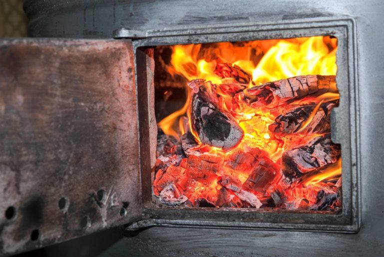 Walczą ze smogiem, dofinansowując wymianę pieców
