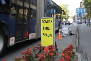 Kraków zbadał spaliny. Które auta trują najbardziej? [WIDEO]