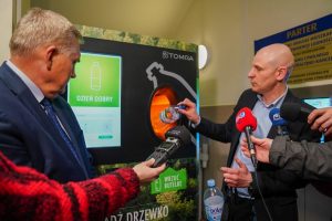 Dzięki butelkomatom posadzą nowe drzewa