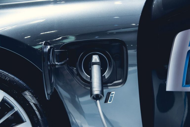 Rząd obniży zapowiadane dopłaty do samochodów elektrycznych?