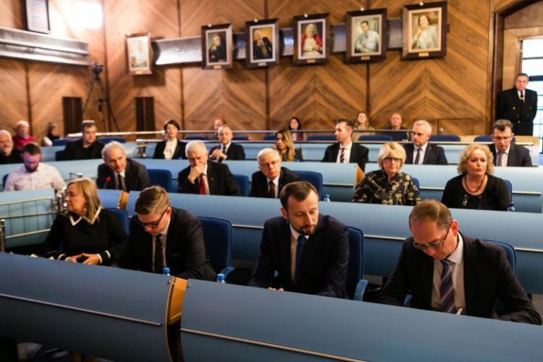 Odwołano sesję rady miejskiej. Radny zarażony koronawirusem