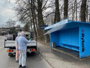 Miasta dezynfekują przestrzenie publiczne zgodnie z zaleceniami sanepidu