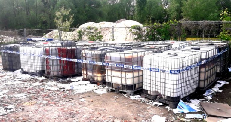 Wielkopolska: Tony nielegalnych odpadów chemicznych. Zatrzymano trzy osoby