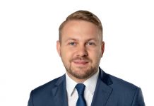 J. Ozdoba: dzięki aplikacji mObywatel złapano na gorącym uczynku tysiące osób zaśmiecających środowisko
