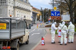 Miasta dezynfekują przestrzenie publiczne