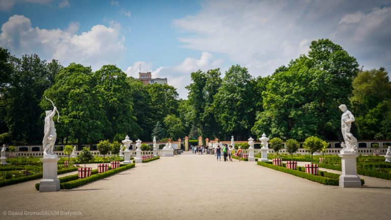 Ogród Branickich w Białymstoku wymaga corocznej konserwacji. Władze apelują do mieszkańców