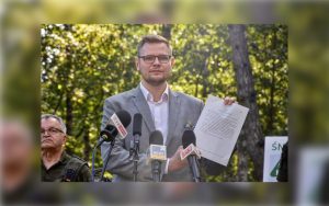 Minister środowiska zapowiada dużo wyższe kary za śmiecenie w lesie