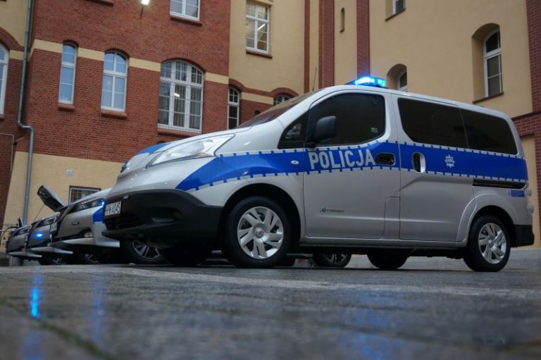 Elektryczne samochody dla policji i Urzędu Morskiego w Szczecinie