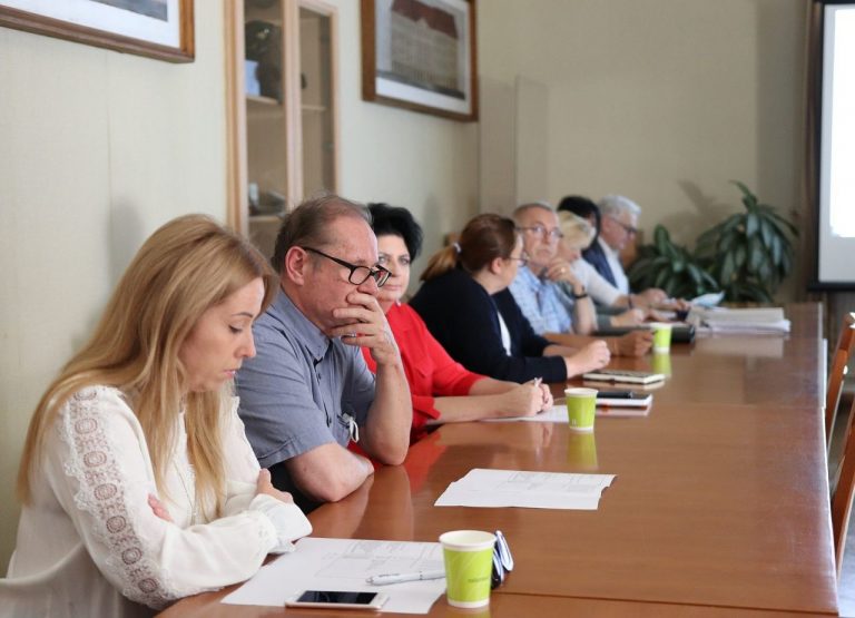 Radna PiS obawia się o swoje życie. Po głosowaniu ws. opłaty śmieciowej otrzymała groźby