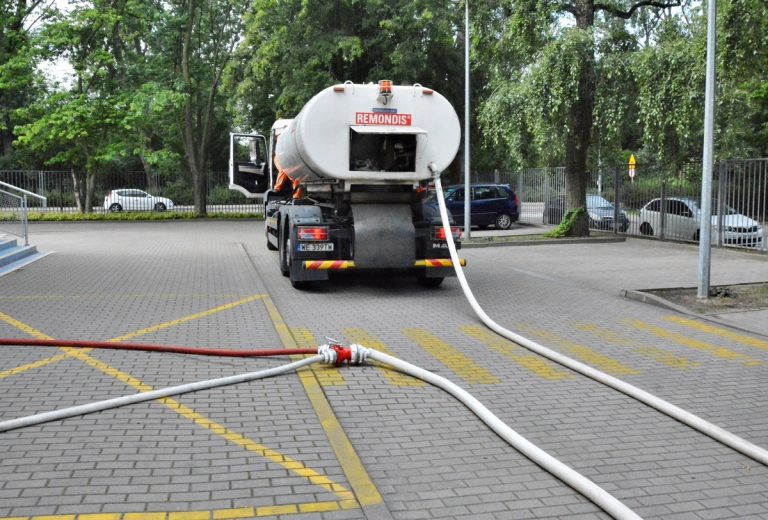 Warszawa umyła 800 kilometrów ulic wodą pochodzącą z basenów