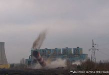 Wyburzono 150-metrowy komin nieczynnej elektrowni w Turku
