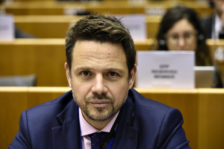 Trzaskowski: negatywne skutki zmian klimatycznych najbardziej odczują miasta