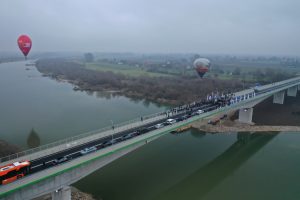 Nowy most na Wiśle już otwarty. Łączy dwa województwa