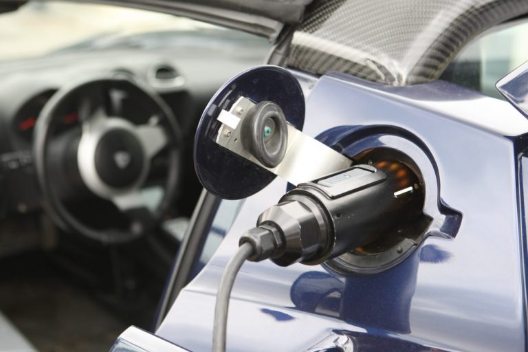 Pierwsze stacje ładowania pojazdów elektrycznych pojawią się w Koszalinie