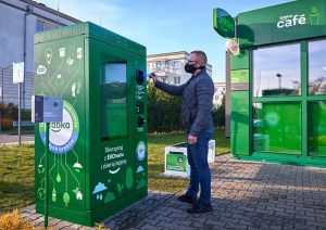 Automaty do puszek i butelek z plastiku w sieci sklepów Żabka