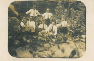 W zakładzie odpadowym znaleziono historyczne fotografie [ZDJĘCIA]