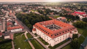 Niepołomickie błonia mają być gotowe w 2022 r. Podpisano umowę na 9,8 mln zł