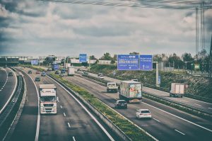 Komisja Europejska przyjrzy się szkodliwym dla klimatu przepisom pakietu mobilności