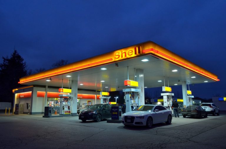 Shell wprowadza neutralne emisyjnie oleje i środki smarne