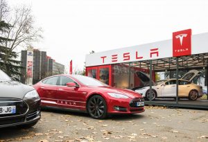 Amerykańscy giganci motoryzacyjni zwiększają nakłady na samochody elektryczne