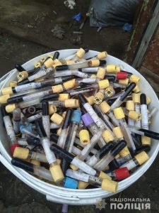 Nielegalne wysypiska z tonami odpadów medycznych odkryto na Ukrainie