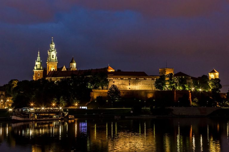 Nocne pomiary sieci ciepłowniczej z samolotu nad Krakowem