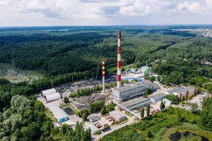 W Olsztynie wyburzono 120-metrowy komin elektrociepłowni [WIDEO]