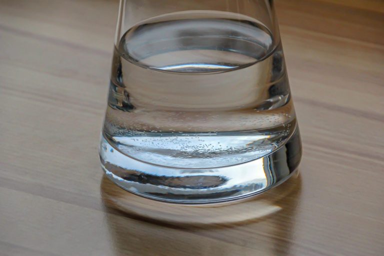 Łódzka uczelnia rezygnuje z plastiku. Woda do picia prosto z kranu