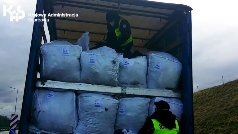 Nielegalny transport 20 ton odpadów zatrzymany przez KAS na A4