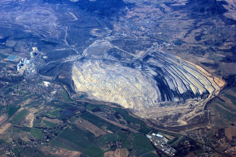 TSUE nakazał Polsce natychmiast wstrzymać wydobycie węgla w kopalni Turów