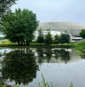Kraków: po burzy w parku Lotników Polskich powstał nowy staw