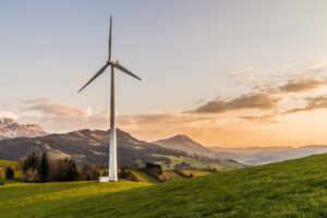 Złagodzenie przepisów o budowie wiatraków na lądzie ma obniżyć cenę energii