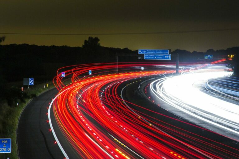 Kierowcy pojazdów elektrycznych w Polsce zwolnieni z opłat za autostrady A1 i A4