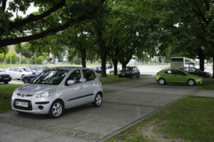 Chcą zieleni a nie dzikiego parkingu. Aktywiści apelują do władz Warszawy
