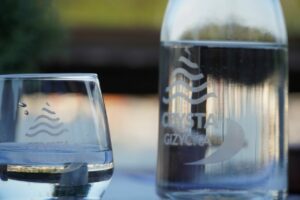 666 butelek wody za 3 zł. Samorząd i restauracje promują picie kranówki