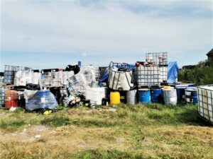 Nielegalnie magazynowali i transportowali odpady chemiczne. Grozi im 5 lat więzienia