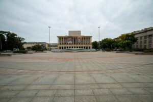 „Zielonoza” w Łodzi? Na pl. Dąbrowskiego zerwą granit i posadzą rośliny